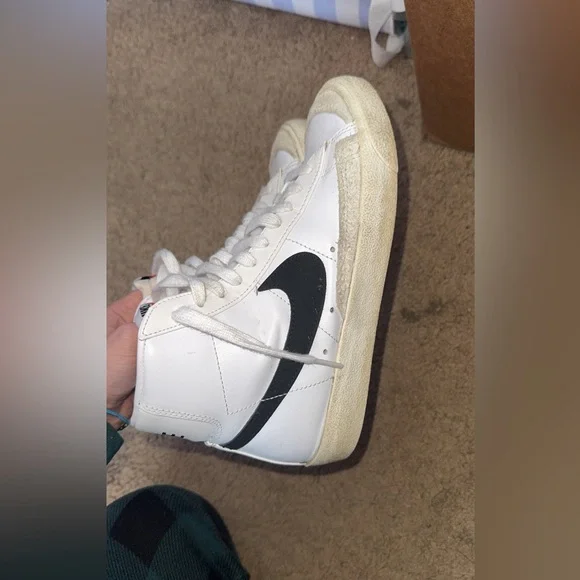 Nike Blazers - Picture 2 of 4